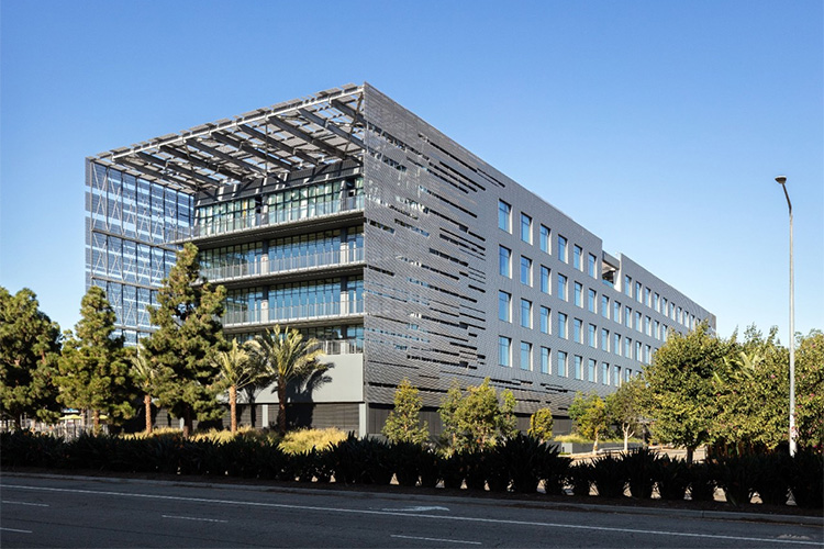 Water's Edge Office Building – A Modern Architectural Gem in Playa Vista, CA, Featuring Morin’s Innovative Wall Systems.