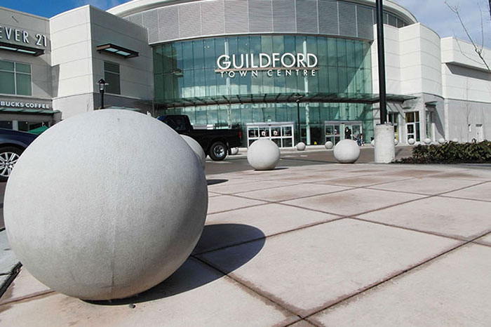 Precast Concrete Bollards Reinforced with Steel for High-Impact Security