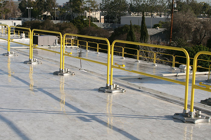 News Safetyrail 2000 Roof Fall Protection Guardrail System